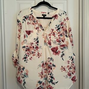 SOLD - Torrid Cream Floral Print Blouse 🌸